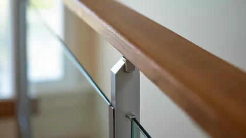 Montaż poręczy schodowej